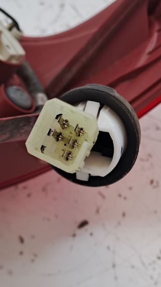 PILOTO TRASERO DERECHO SUZUKI SWIFT III (MZ, EZ)