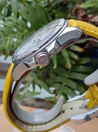 Reloj Festina Cuarzo Amarillo