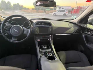 Jaguar F-Pace del 2017 Pure