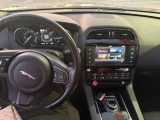 Jaguar F-Pace del 2017 Pure