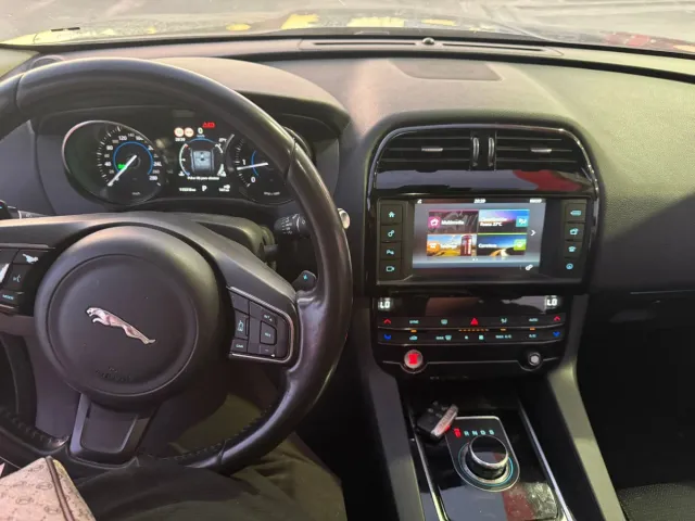 Jaguar F-Pace del 2017 Pure