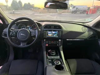 Jaguar F-Pace del 2017 Pure