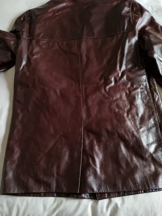 Abrigo de piel hombre burdeos