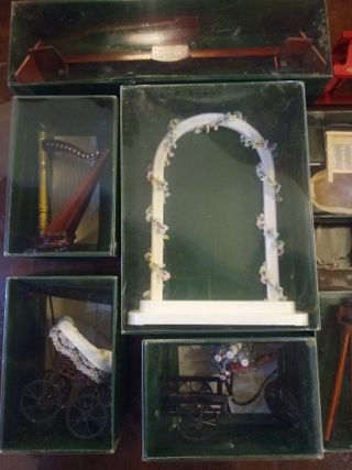 Lotto 5 accessori casa bambole