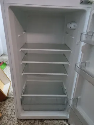 Nevera blanca con congelador