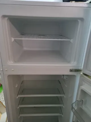 Nevera blanca con congelador