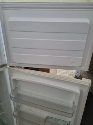 Nevera blanca con congelador