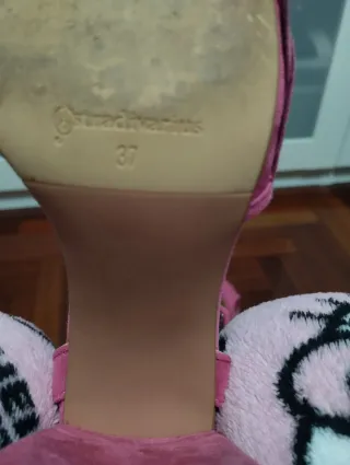 Sandalias rosas con volantes