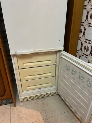 Frigorífico blanco con congelador