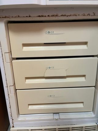 Frigorífico blanco con congelador