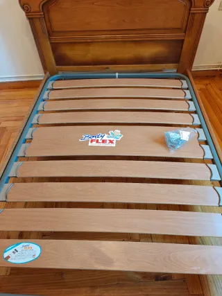 Cama y Espejo Madera Castaño