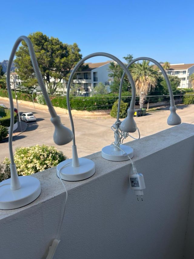 Lámpara de lectura Ikea color blanco 15€ pieza