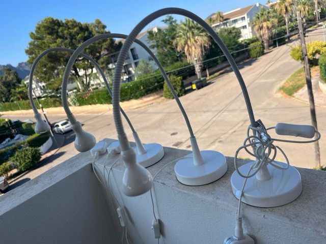 Lámpara de lectura Ikea color blanco 15€ pieza