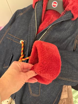 Giubbotto jeans con pelliccia rossa Tagli 10 anni