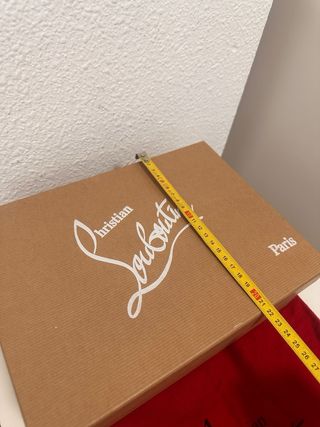 Caja y funda Christian Louboutin