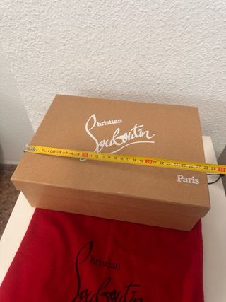 Caja y funda Christian Louboutin