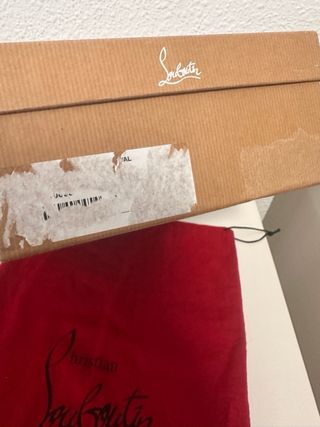 Caja y funda Christian Louboutin