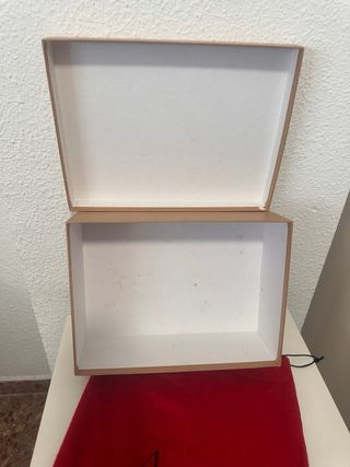 Caja y funda Christian Louboutin
