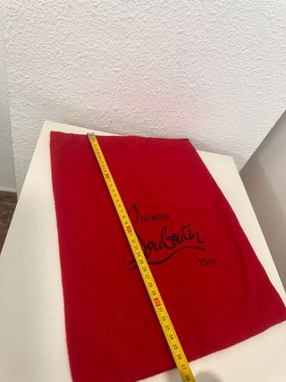 Caja y funda Christian Louboutin