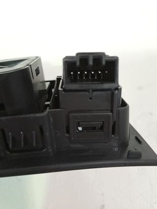 MANDO ELEVALUNAS DELANTERO IZQUIERDO VOLVO V40 (2)