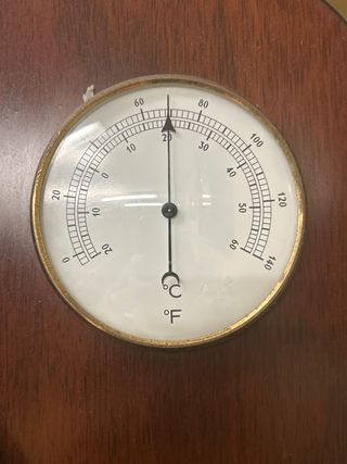 Arredamento nautico: ancora e termometro