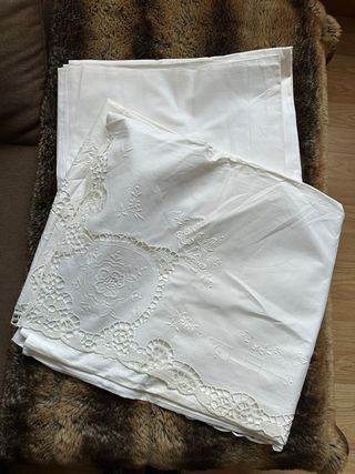 Sábana antigua bordada a mano
