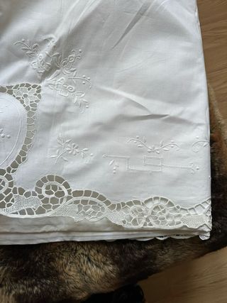 Sábana antigua bordada a mano