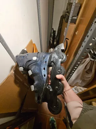 Patines en línea negros y azul marino