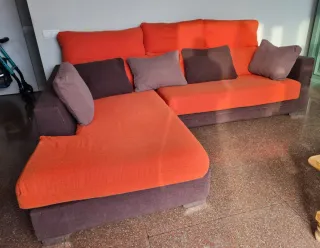 Chaise longue comodo con sedile scorrevole e testiera regolabile