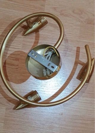 Lámpara moderna plateada y blanca