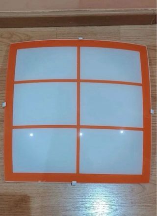 Lámpara moderna plateada y blanca