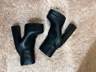 Botines brillantes tacón transparente