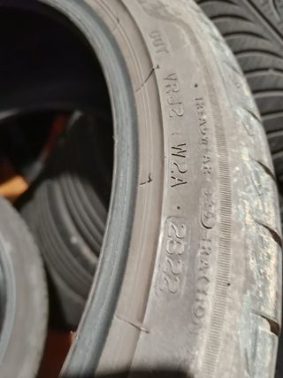 Bridgestone 225/40 R19 93Y Neumático