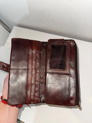 Cartera de cuero marrón