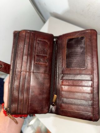 Cartera de cuero marrón