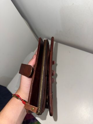 Cartera de cuero marrón