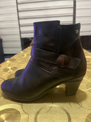 Botines de piel negros