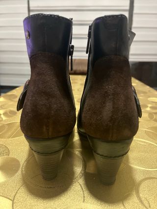 Botines de piel negros