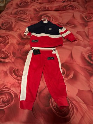 Tuta Nike bimbo rossa e blu