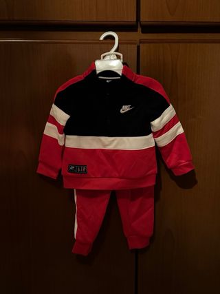 Tuta Nike bimbo rossa e blu