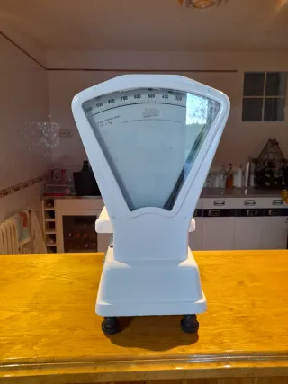 Báscula antigua de cocina