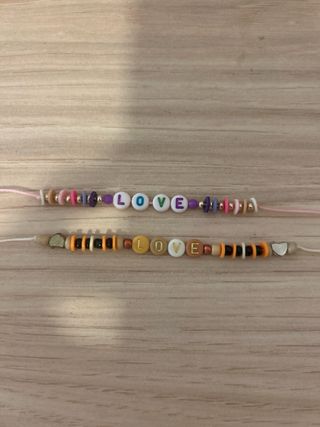 Pulseras artesanales hechas a mano
