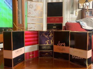 Caja perfume C. Herrera vacio,