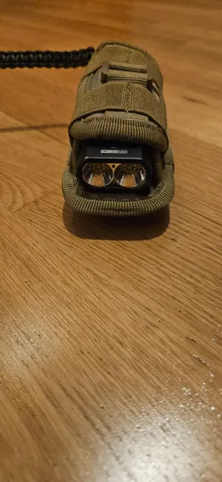 Funda para linterna táctica.