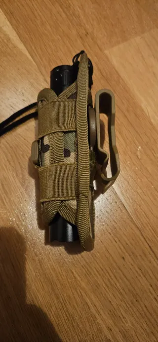 Funda para linterna táctica.