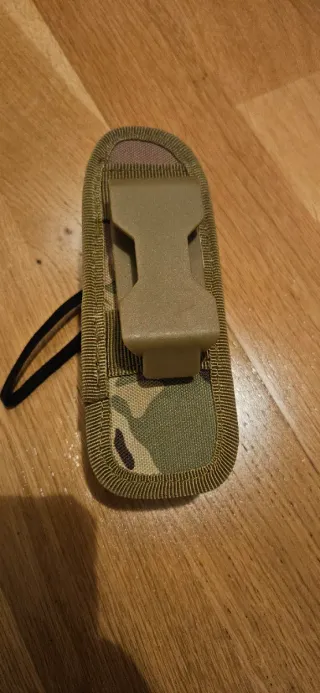 Funda para linterna táctica.