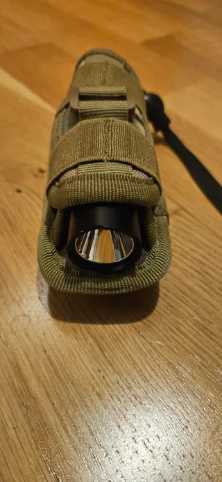 Funda para linterna táctica.