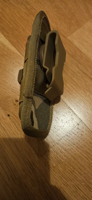 Funda para linterna táctica.