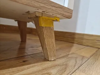 Cómoda de madera blanca y marrón