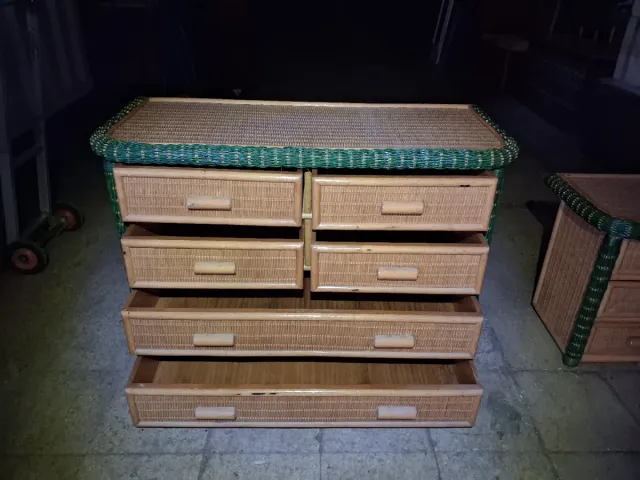 Cómoda y mesita de noche de mimbre